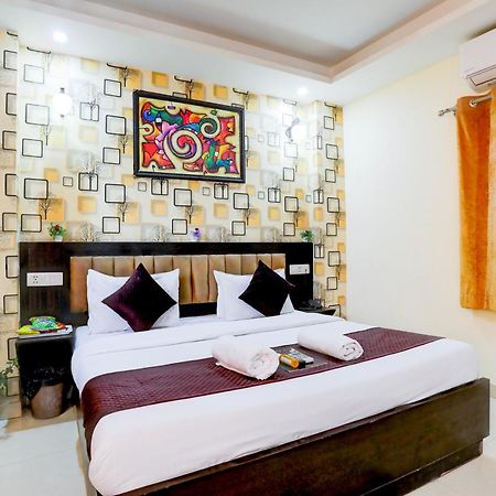 Hotel Luxury Global Нью-Дели Экстерьер фото